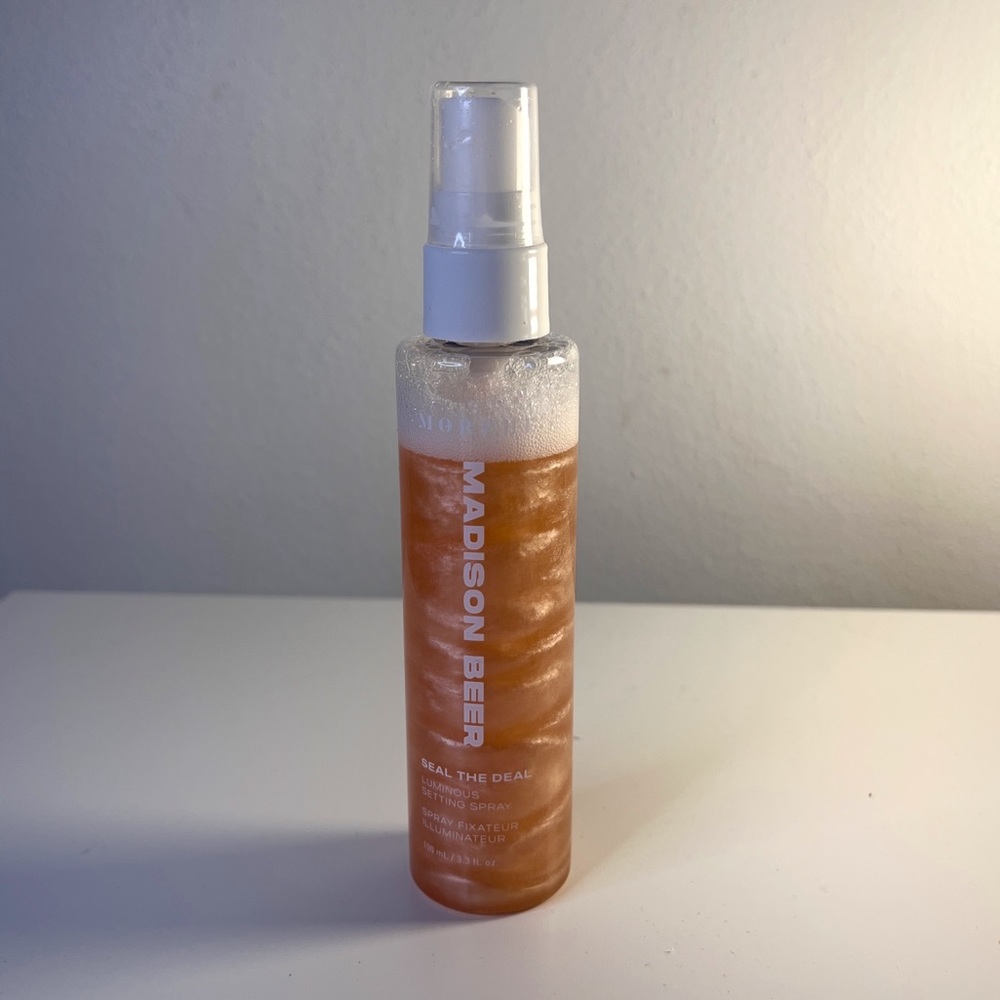 Madison Beer Seal The Deal Luminous Spray